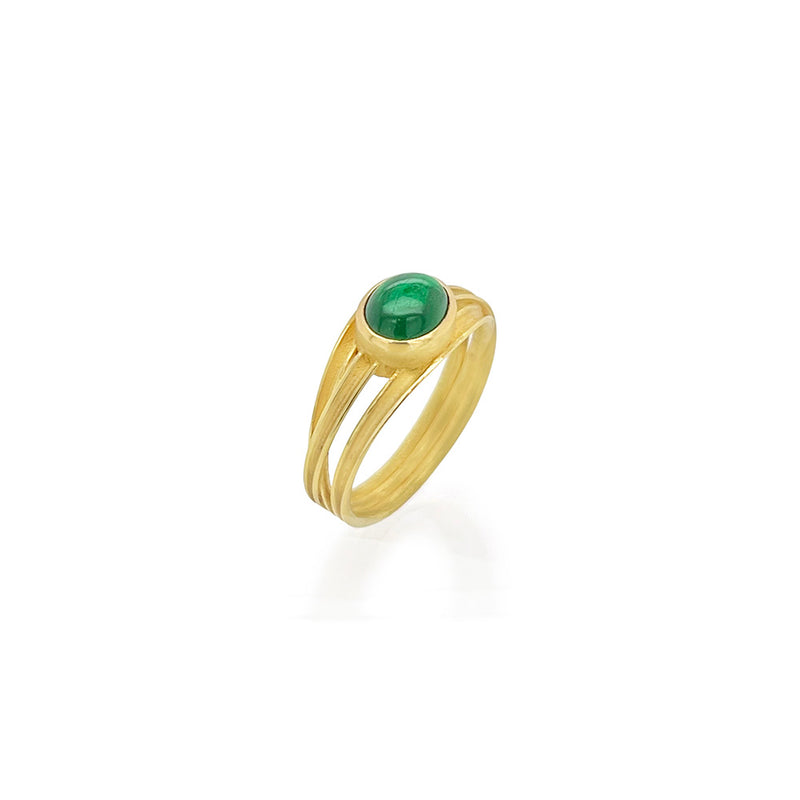 3 Ribbon Ring with Oval Cabochon Emerald
