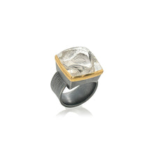 quartz with negative crystal ring